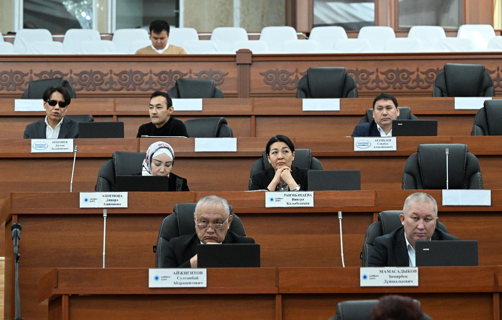 Жалаңаш София Каштанова