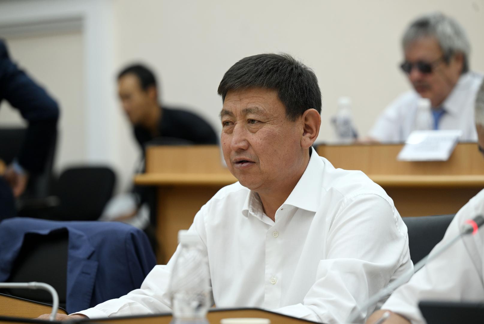 Қоғамдық орындарда порнографияны сүртіп жатыр